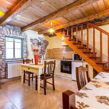 Holiday home Holiday Ambrozio Muntic